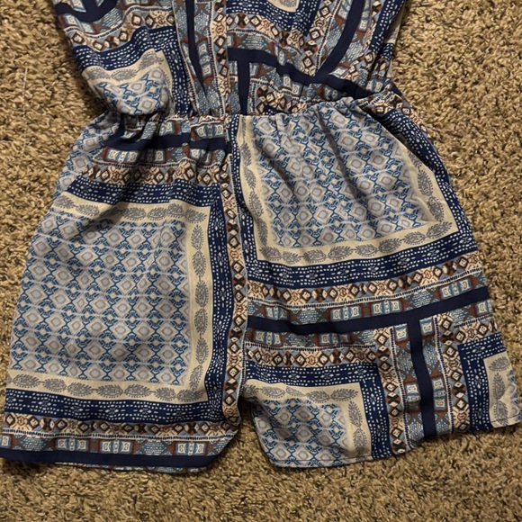 Everly romper size Small - Picture 3 of 5